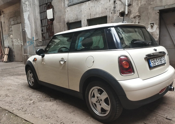 MINI ONE cena 12000 przebieg: 173000, rok produkcji 2008 z Biała małe 37